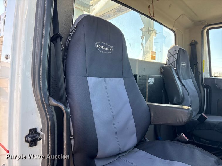 image for item FG2661 2012 International SR525 bucket truck