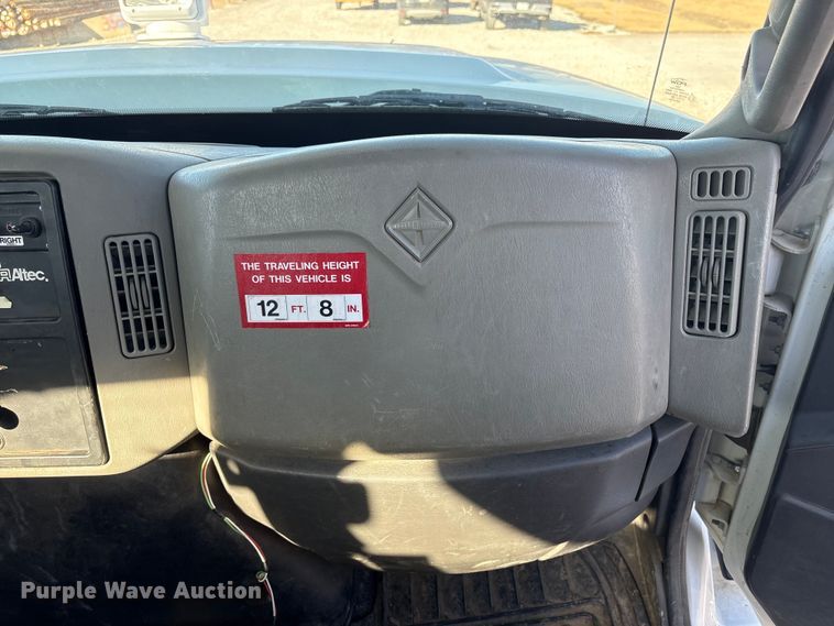 image for item FG2661 2012 International SR525 bucket truck