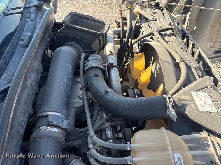 image for item FG2661 2012 International SR525 bucket truck