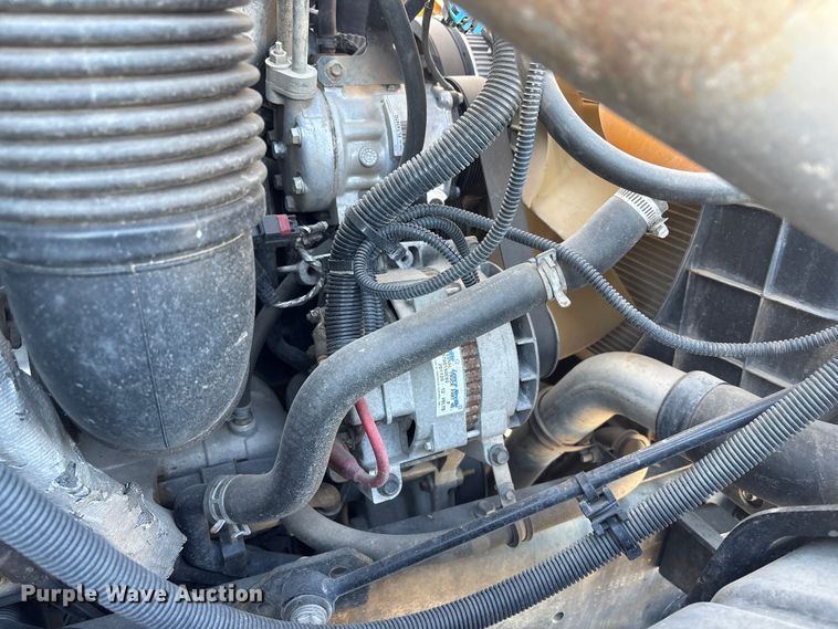 image for item FG2661 2012 International SR525 bucket truck