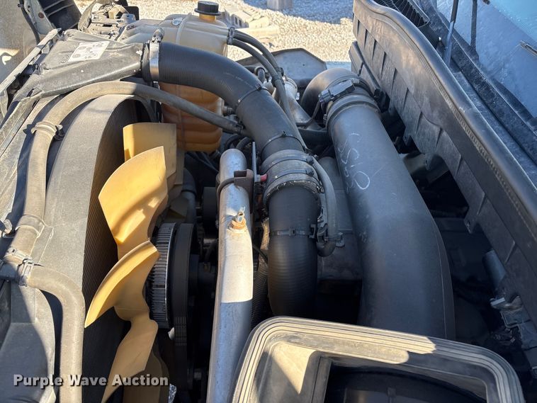 image for item FG2661 2012 International SR525 bucket truck