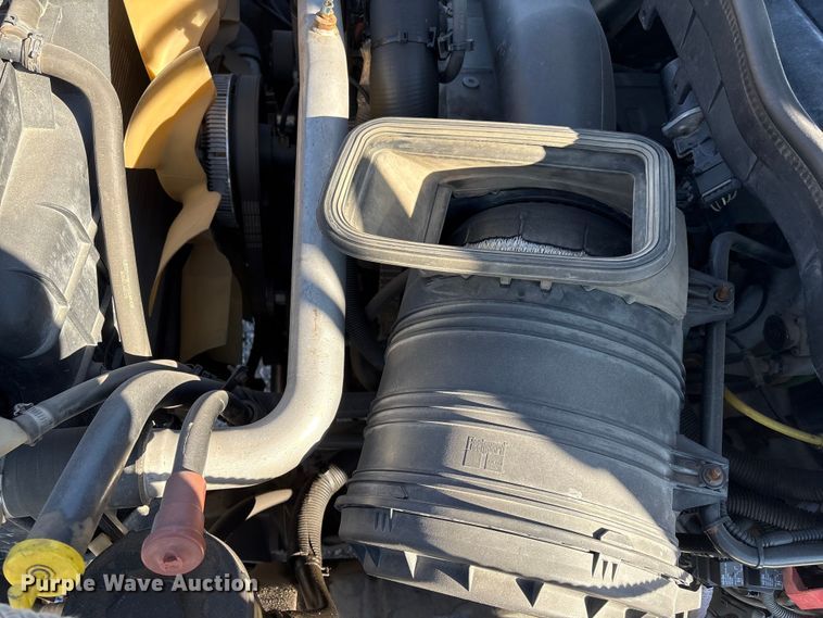 image for item FG2661 2012 International SR525 bucket truck