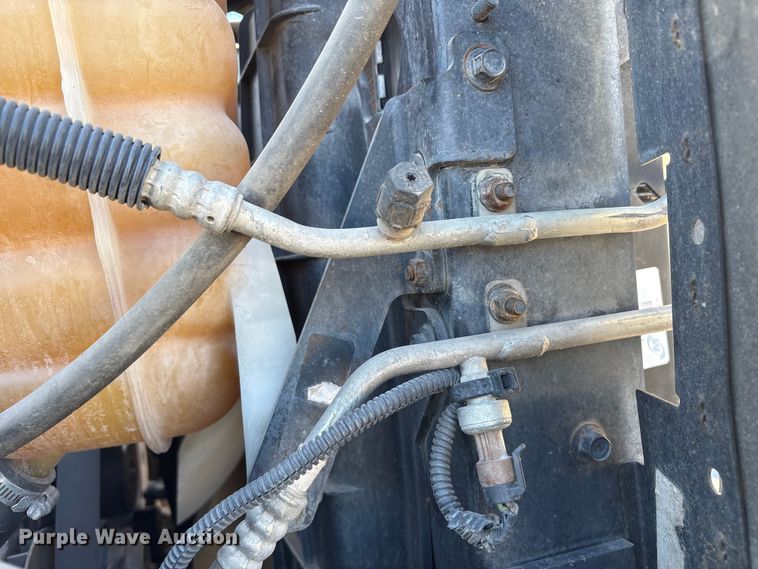 image for item FG2661 2012 International SR525 bucket truck