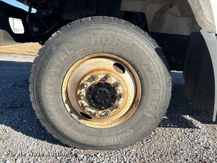 image for item FG2661 2012 International SR525 bucket truck