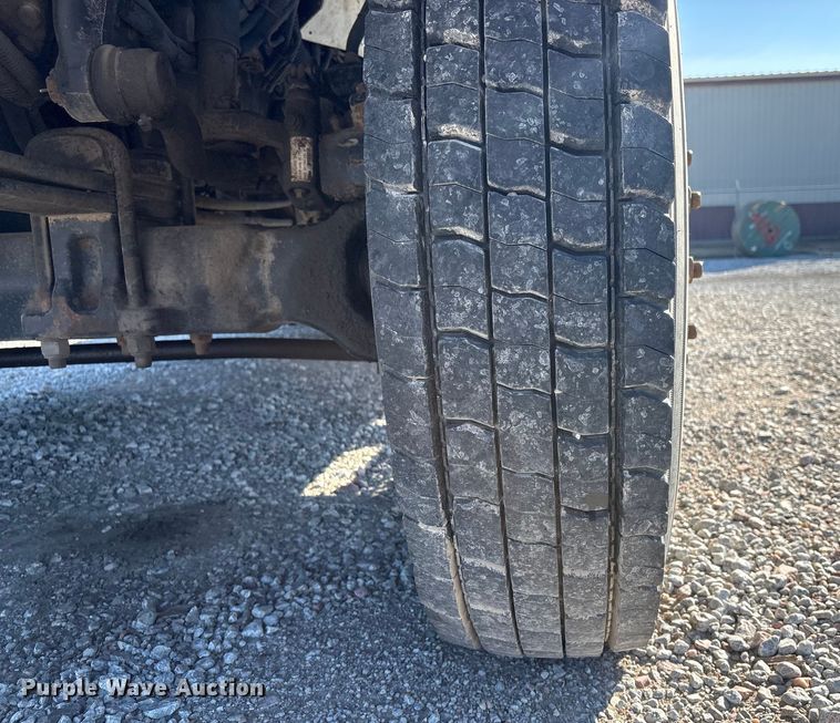 image for item FG2661 2012 International SR525 bucket truck