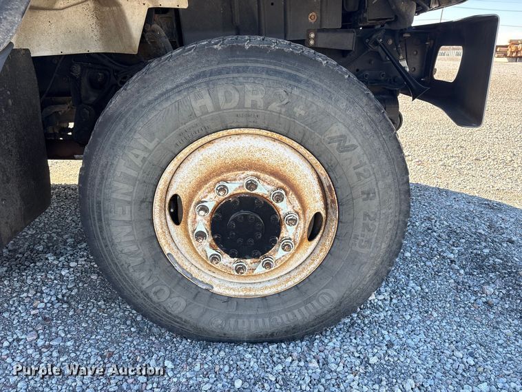 image for item FG2661 2012 International SR525 bucket truck