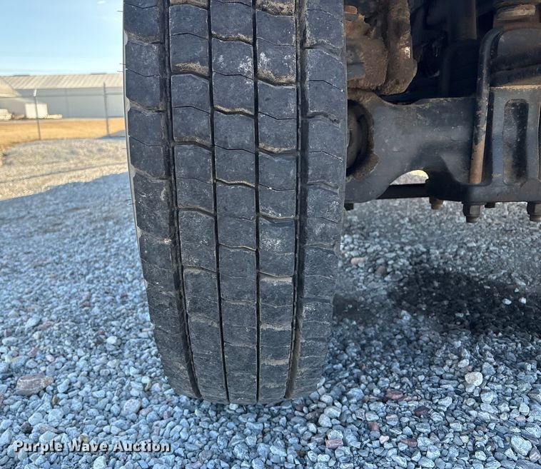 image for item FG2661 2012 International SR525 bucket truck