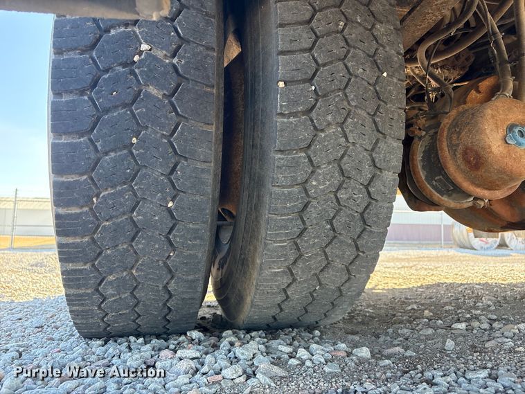 image for item FG2661 2012 International SR525 bucket truck