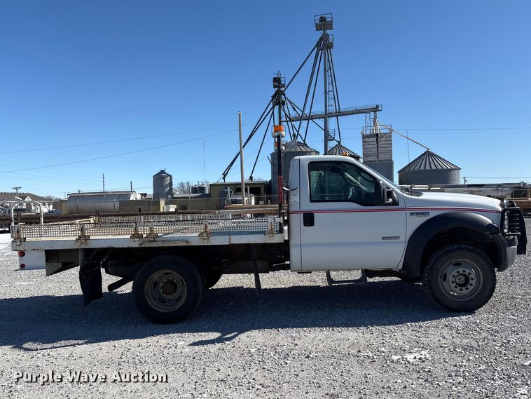 image for item FG2696 2007 Ford F550 Super Duty XL flatbed truck