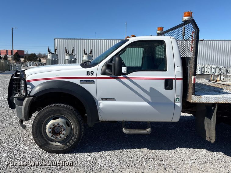 image for item FG2696 2007 Ford F550 Super Duty XL flatbed truck