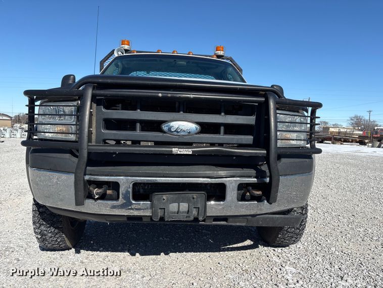 image for item FG2696 2007 Ford F550 Super Duty XL flatbed truck