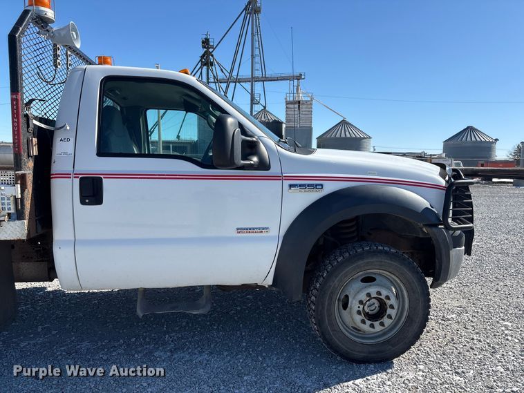 image for item FG2696 2007 Ford F550 Super Duty XL flatbed truck
