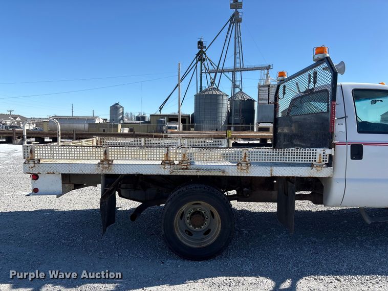 image for item FG2696 2007 Ford F550 Super Duty XL flatbed truck