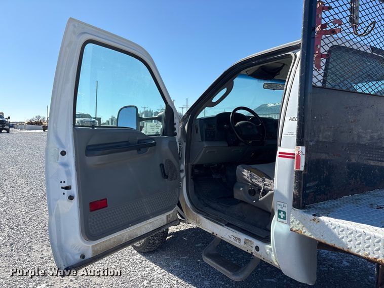 image for item FG2696 2007 Ford F550 Super Duty XL flatbed truck
