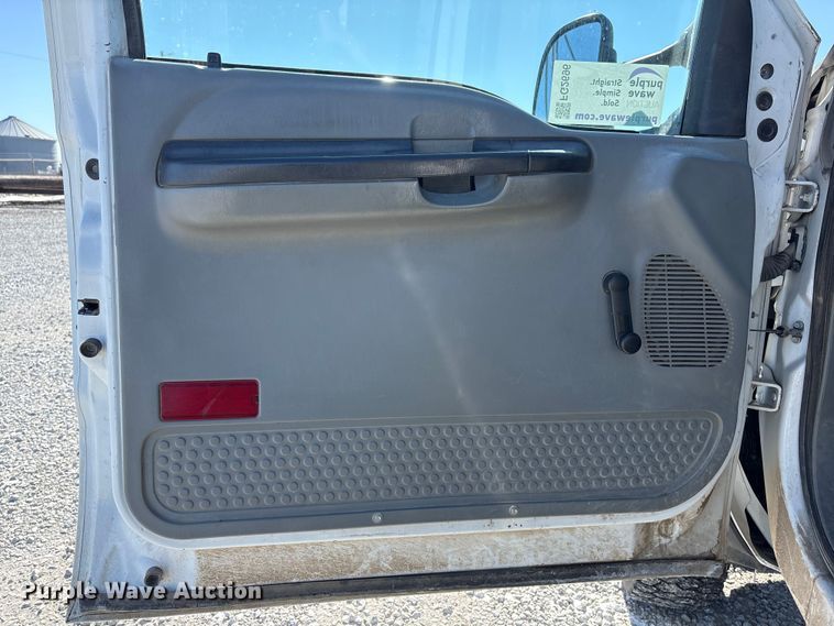 image for item FG2696 2007 Ford F550 Super Duty XL flatbed truck