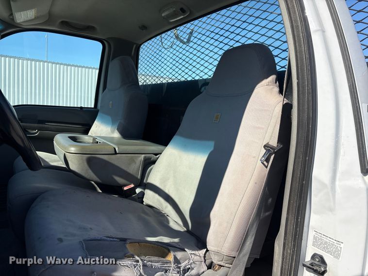 image for item FG2696 2007 Ford F550 Super Duty XL flatbed truck