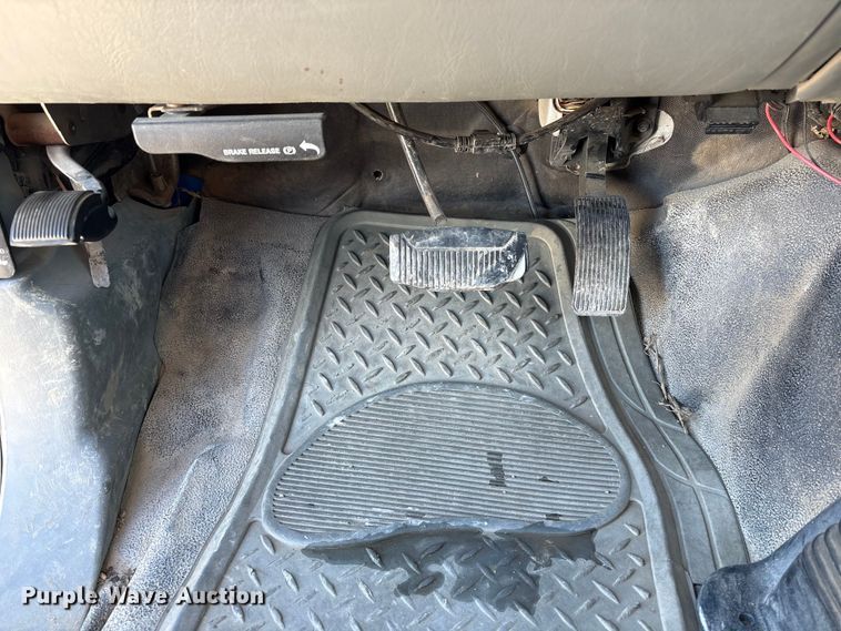 image for item FG2696 2007 Ford F550 Super Duty XL flatbed truck