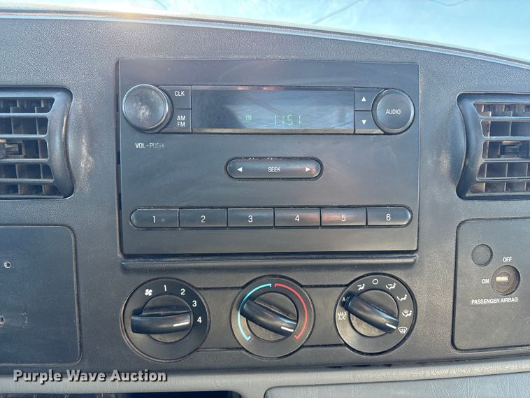 image for item FG2696 2007 Ford F550 Super Duty XL flatbed truck