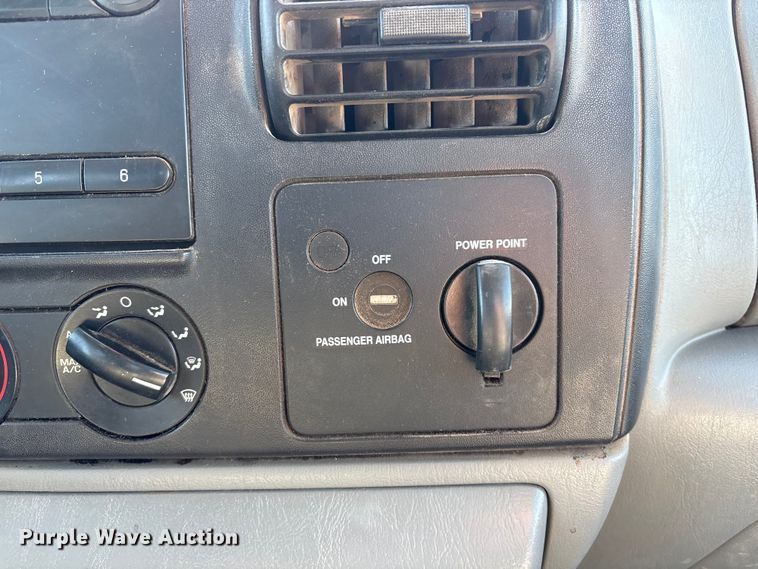 image for item FG2696 2007 Ford F550 Super Duty XL flatbed truck