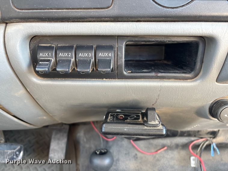 image for item FG2696 2007 Ford F550 Super Duty XL flatbed truck