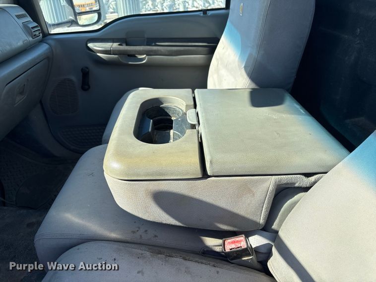 image for item FG2696 2007 Ford F550 Super Duty XL flatbed truck