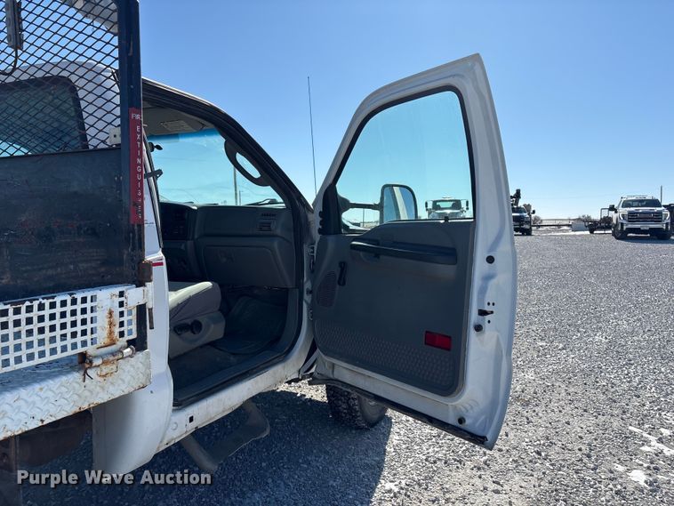 image for item FG2696 2007 Ford F550 Super Duty XL flatbed truck