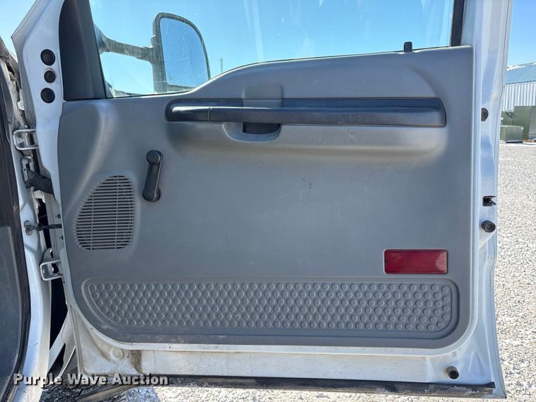 image for item FG2696 2007 Ford F550 Super Duty XL flatbed truck