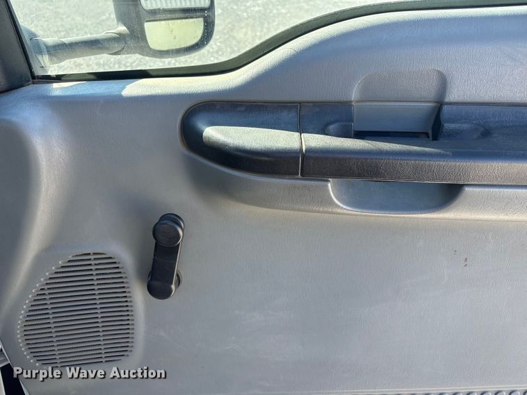 image for item FG2696 2007 Ford F550 Super Duty XL flatbed truck