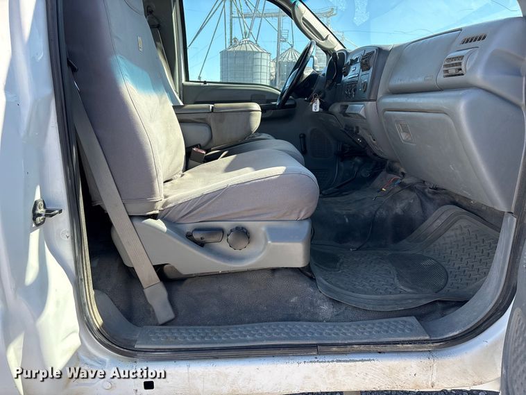 image for item FG2696 2007 Ford F550 Super Duty XL flatbed truck