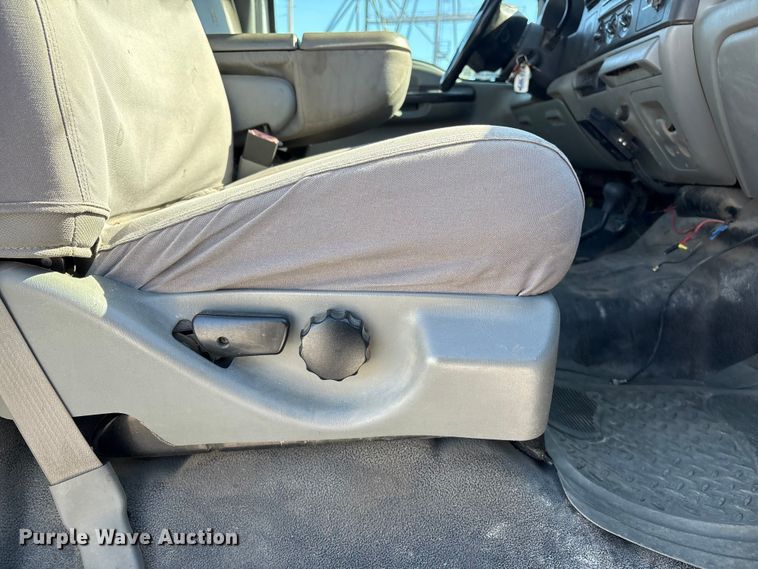 image for item FG2696 2007 Ford F550 Super Duty XL flatbed truck