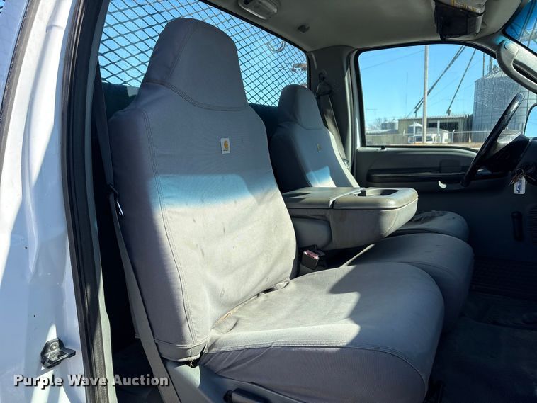 image for item FG2696 2007 Ford F550 Super Duty XL flatbed truck