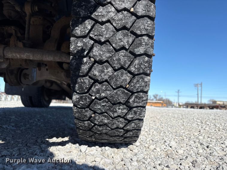 image for item FG2696 2007 Ford F550 Super Duty XL flatbed truck