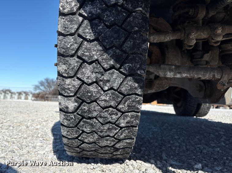 image for item FG2696 2007 Ford F550 Super Duty XL flatbed truck