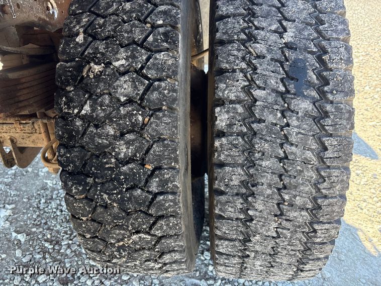 image for item FG2696 2007 Ford F550 Super Duty XL flatbed truck