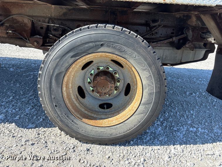 image for item FG2696 2007 Ford F550 Super Duty XL flatbed truck