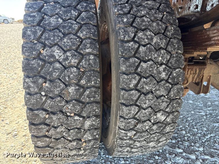 image for item FG2696 2007 Ford F550 Super Duty XL flatbed truck