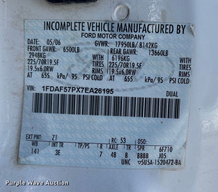 image for item FG2696 2007 Ford F550 Super Duty XL flatbed truck