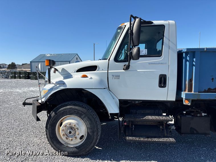 image for item FG2697 2005 International 7300 dump truck