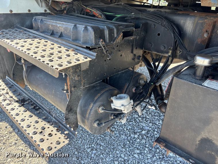 image for item FG2697 2005 International 7300 dump truck