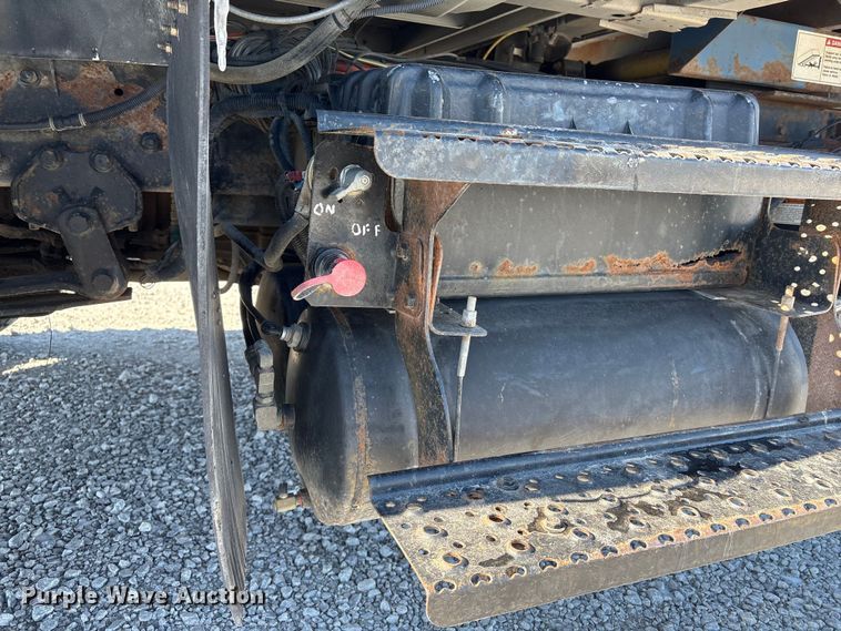 image for item FG2697 2005 International 7300 dump truck