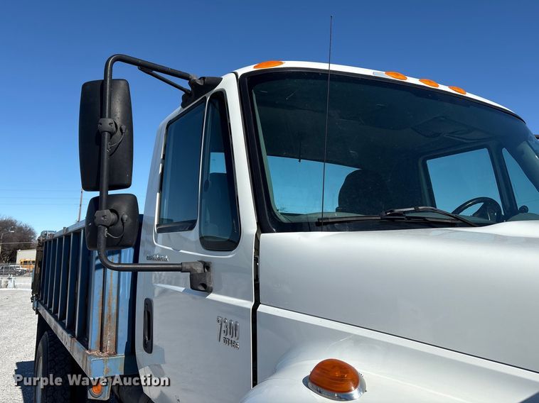 image for item FG2697 2005 International 7300 dump truck