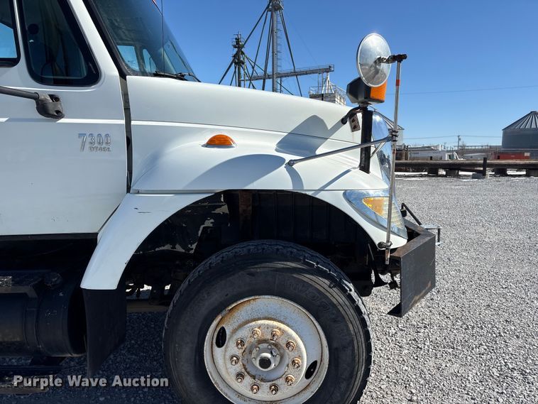 image for item FG2697 2005 International 7300 dump truck