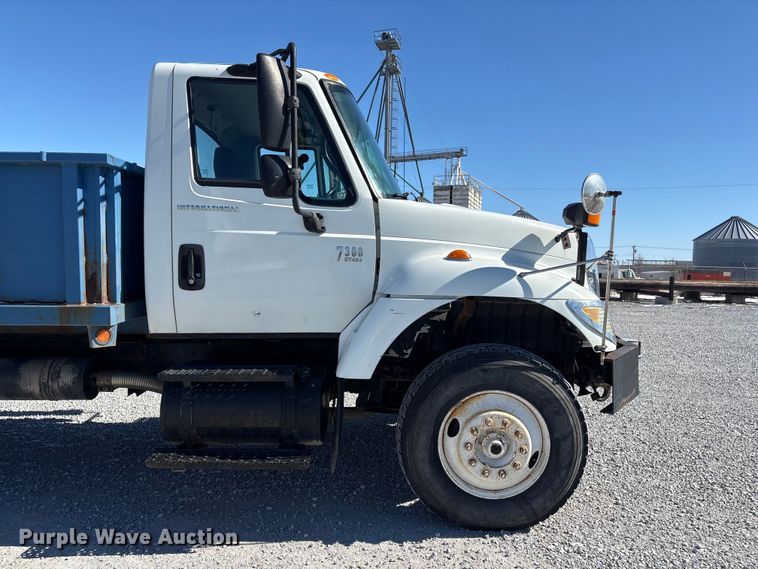 image for item FG2697 2005 International 7300 dump truck