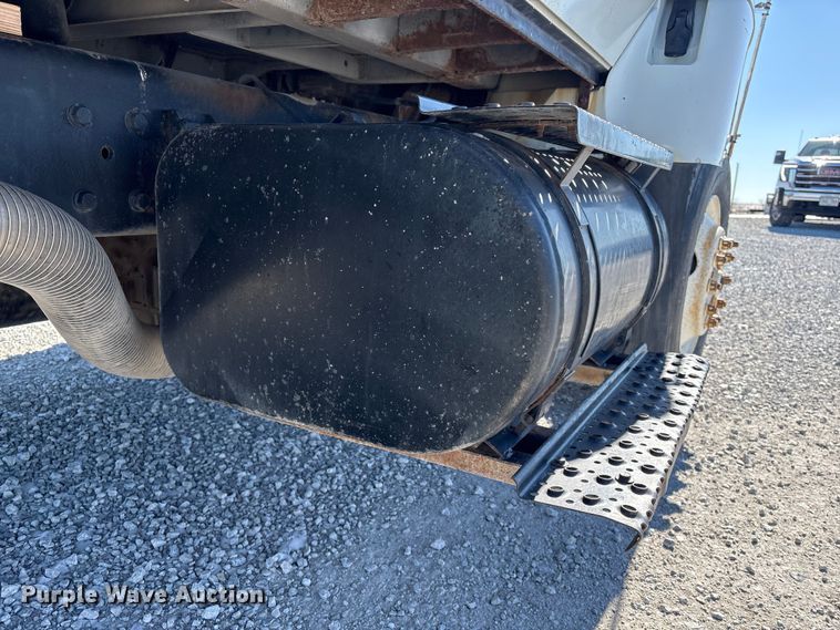 image for item FG2697 2005 International 7300 dump truck