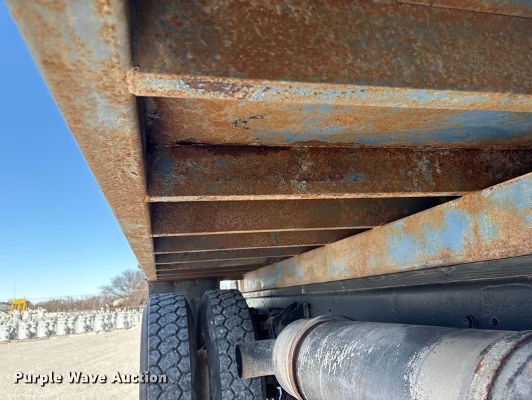 image for item FG2697 2005 International 7300 dump truck