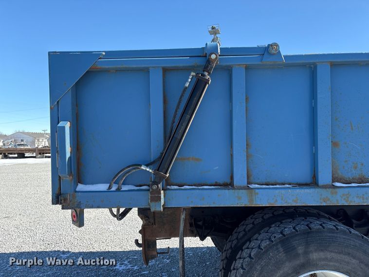 image for item FG2697 2005 International 7300 dump truck