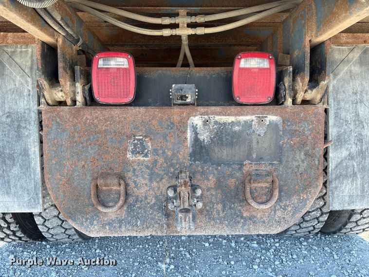 image for item FG2697 2005 International 7300 dump truck