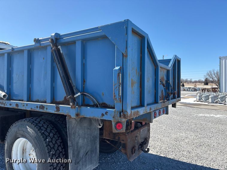 image for item FG2697 2005 International 7300 dump truck