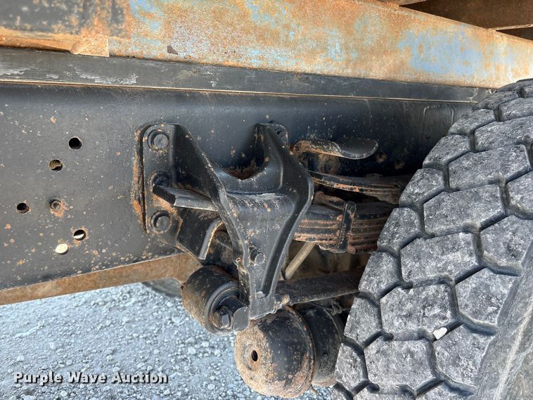 image for item FG2697 2005 International 7300 dump truck