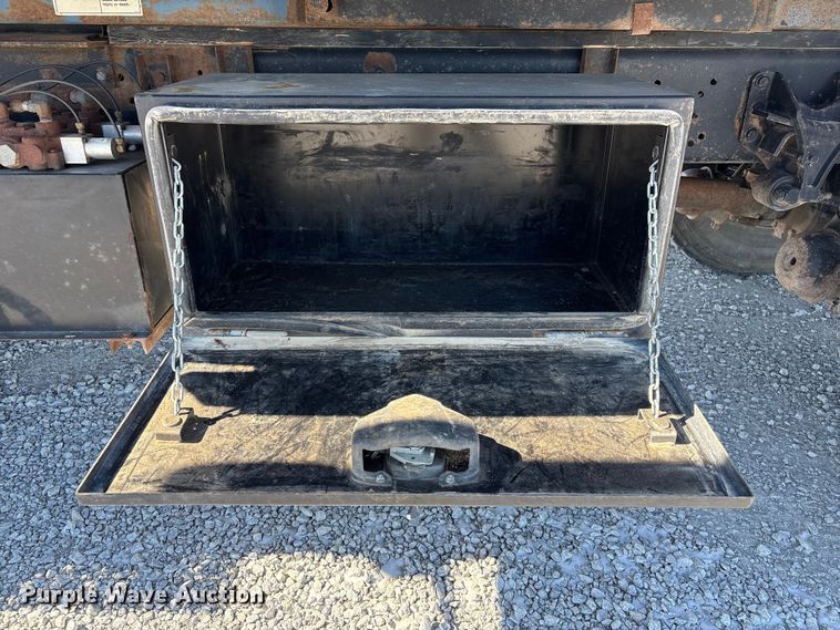 image for item FG2697 2005 International 7300 dump truck